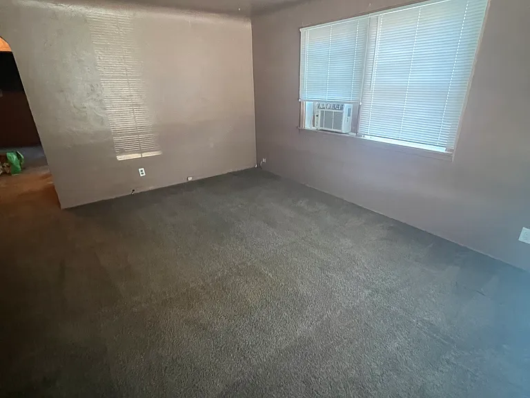 135 Phoenix Ave — Photo 1