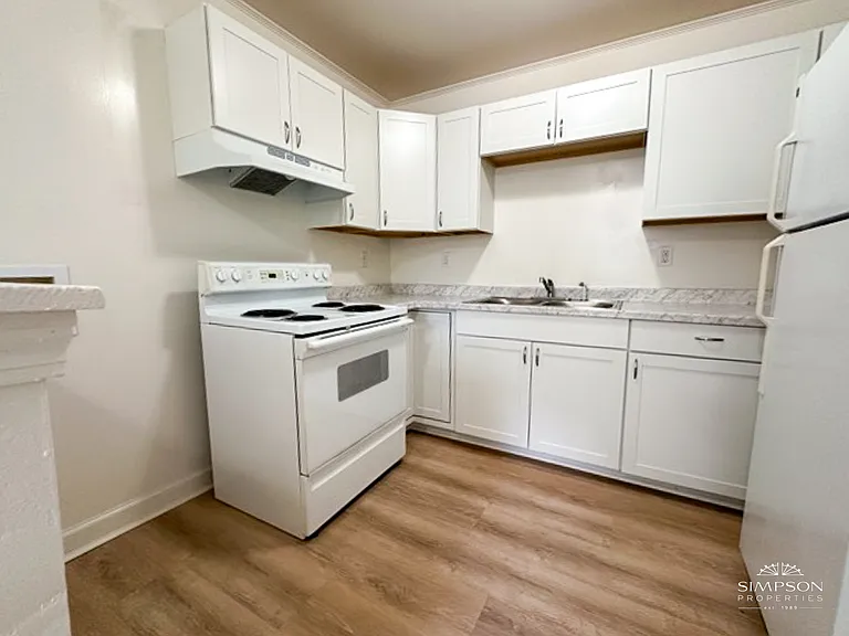 4210 Welling Ave — Photo 2
