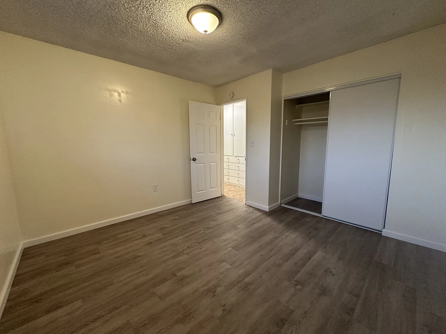2 bed, 700 sqft, $1,600 — Photo 4