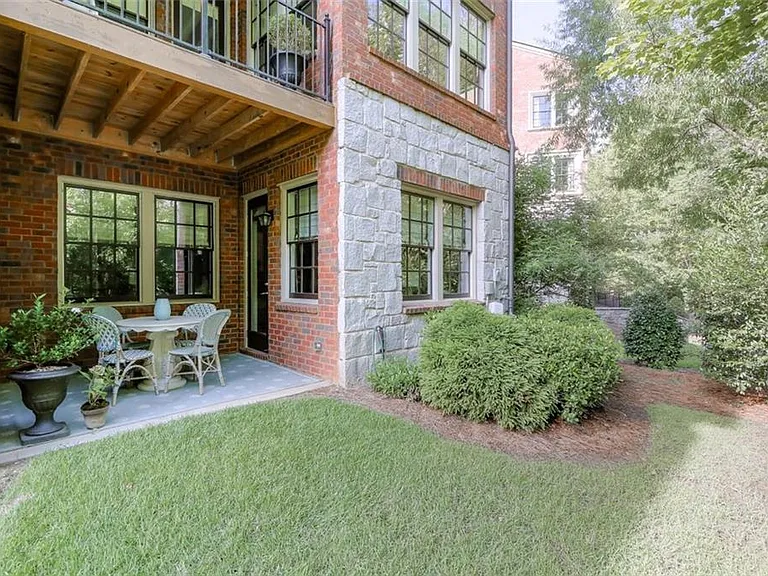 1317 Dover Cir NE — Photo 33