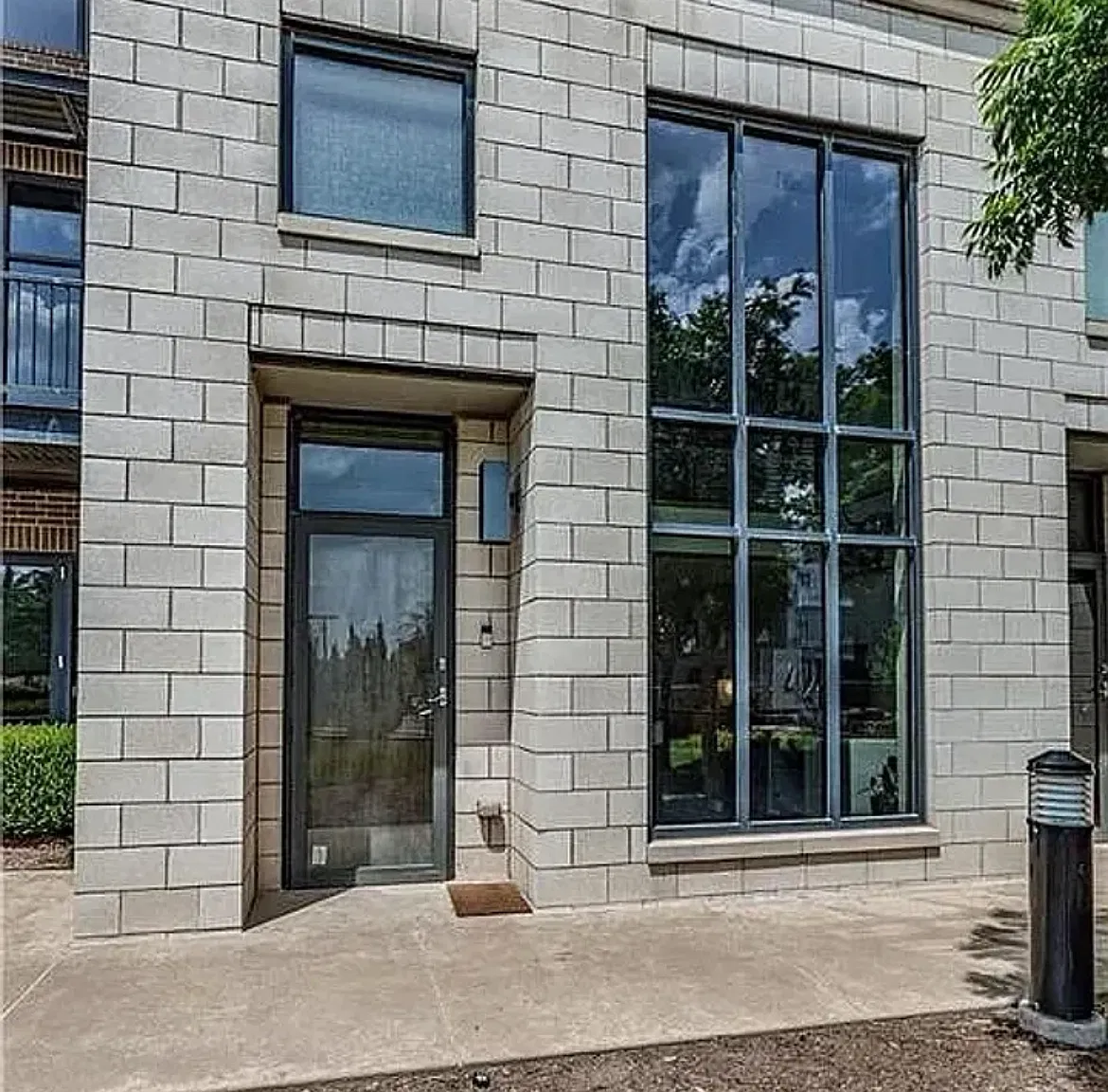 301 NE 4th St — Photo 2