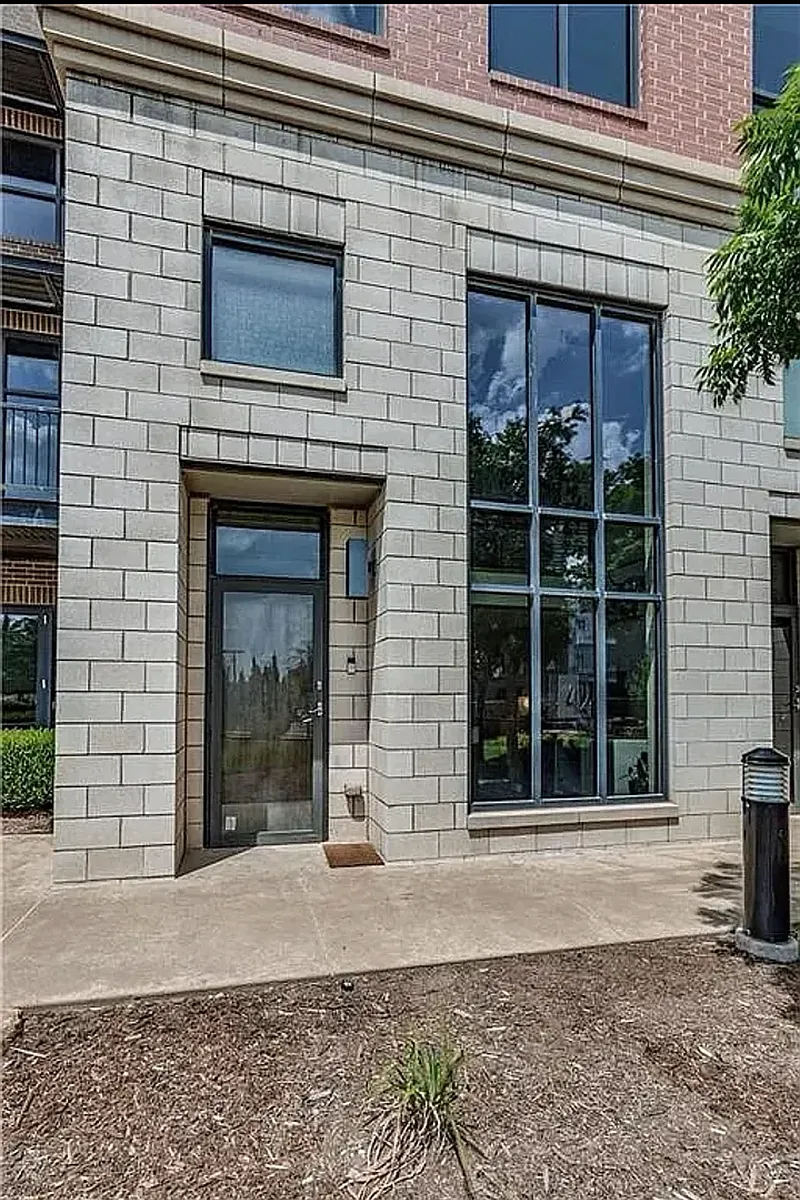 Building Photo - 301 NE 4th St #1
