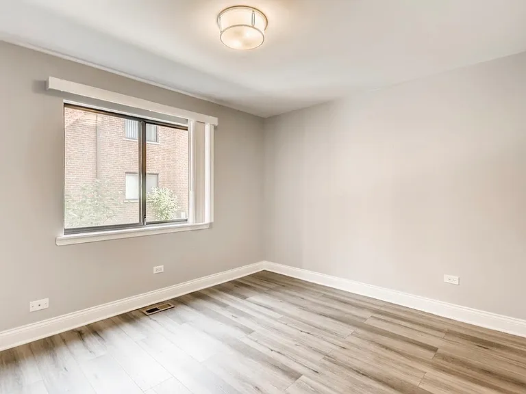 8428 W Catalpa Ave #301 — Photo 18