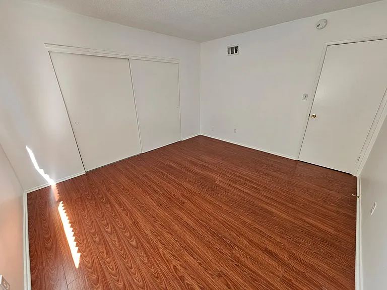 525 N Flores St #2 — Photo 12