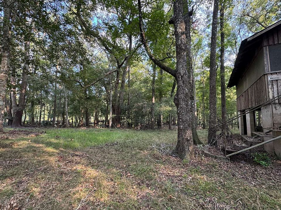 2nd image of 126 SW Monument Ln