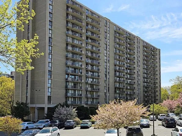 6100 Westchester Park Dr APT 516, College Park, MD 20740