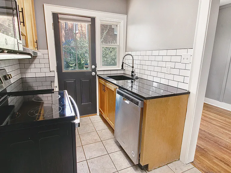 1291 Thornwood Pl — Photo 9