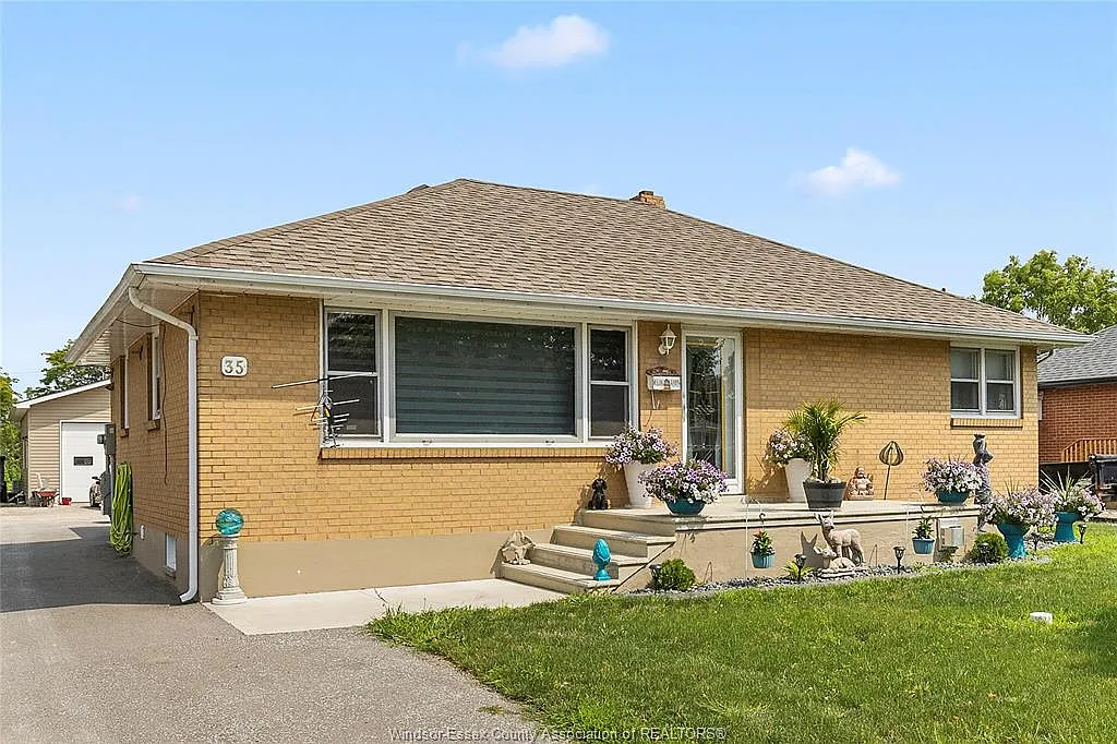 3 bed, $2,000 — Photo 1