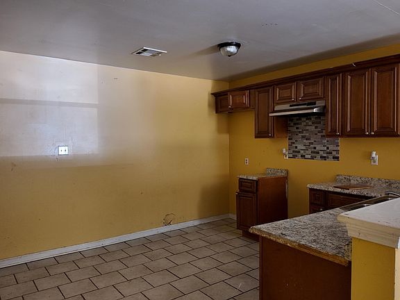 4th image of 233 Sophie St