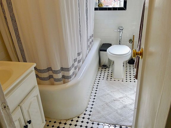 5th image of 415 W 24th St APT 6K