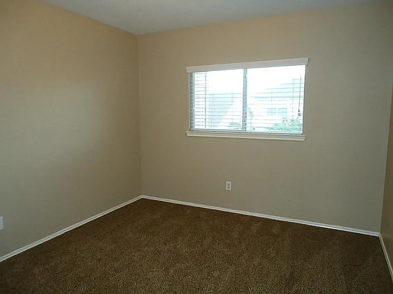 11047 Knobbley Oak Ct — Photo 18