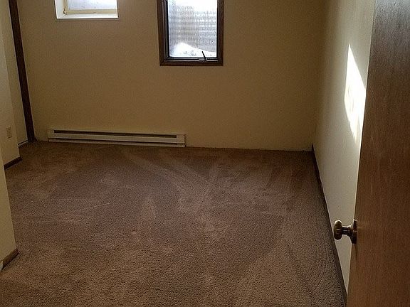 3rd image of 6827 Noble Ave N