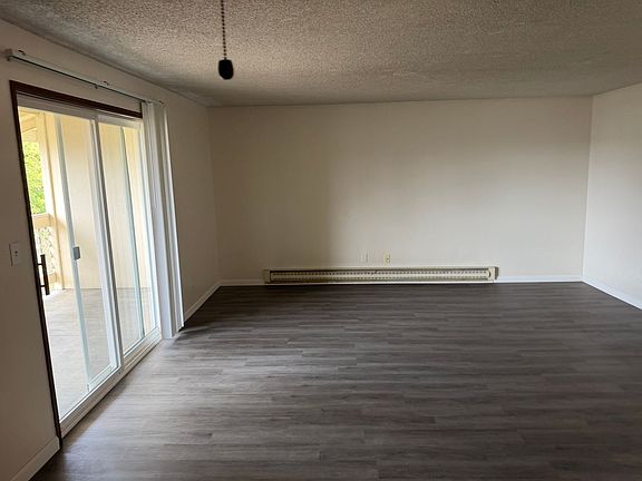 5th image of 210 N 15th St APT 2