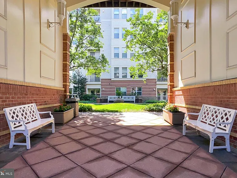 2791 Centerboro Dr #290 — Photo 37