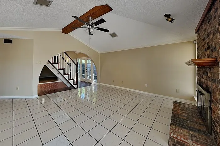 3 bed, 2.0 bath, 2068 sqft, $2,095 — Photo 3