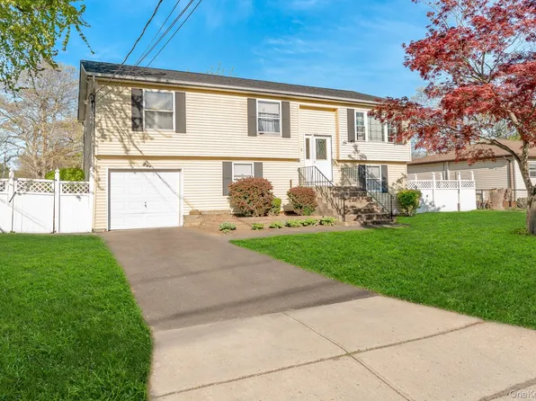15 S 27th Street, Wyandanch, NY 11798