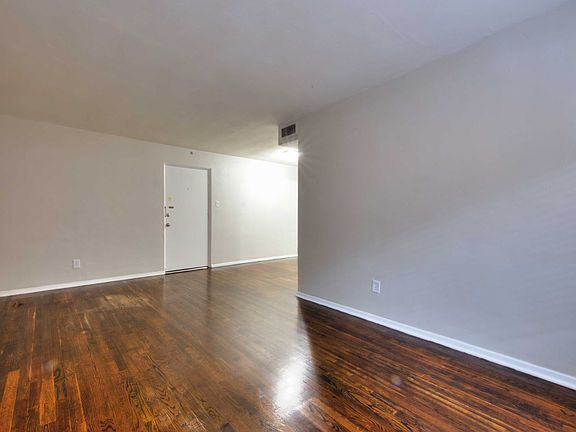 5th image of 3508-10 Russell Ave #12