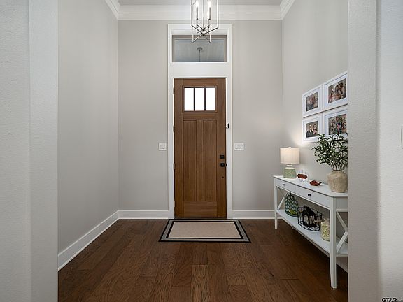4th image of 3140 Club Dr