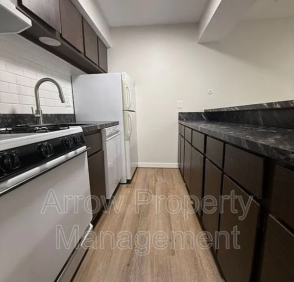649 S 18th St #11 — Photo 5
