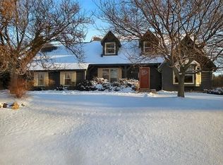 9622 W Stanford Dr, Mequon, WI 53097