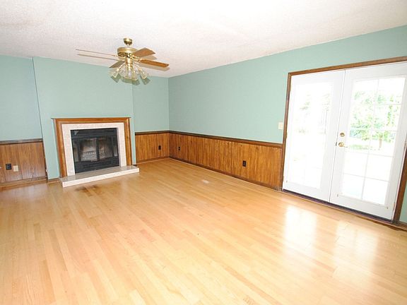 3rd image of 2140 Eagle Rock Rd
