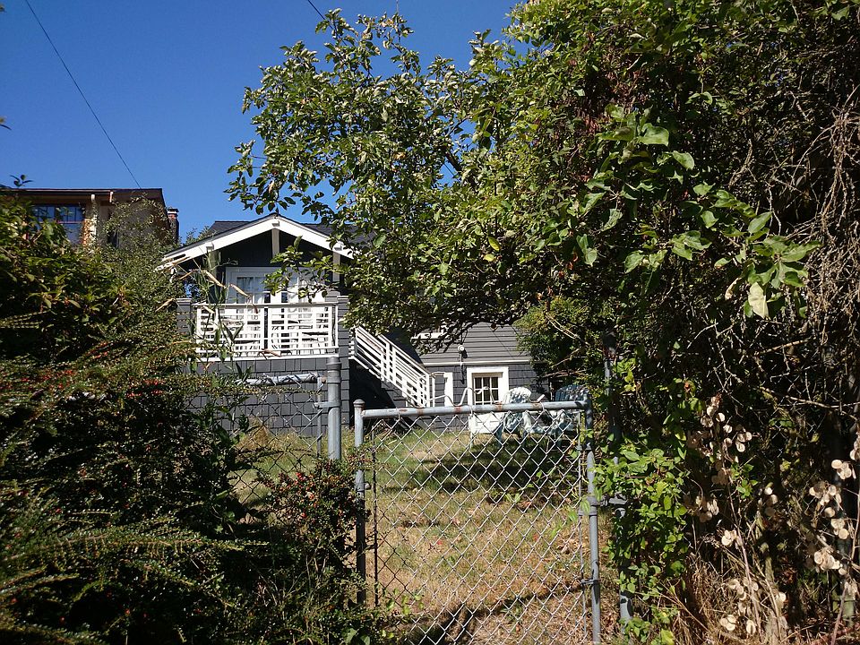 2nd image of 1719 NE Naomi Pl