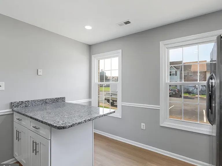 8587 Burlington Ct — Photo 9