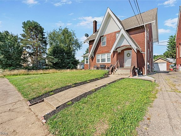 3rd image of 2409 Gilbert Ave NE