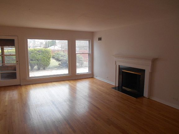 2nd image of 5781 N Forest Glen Ave