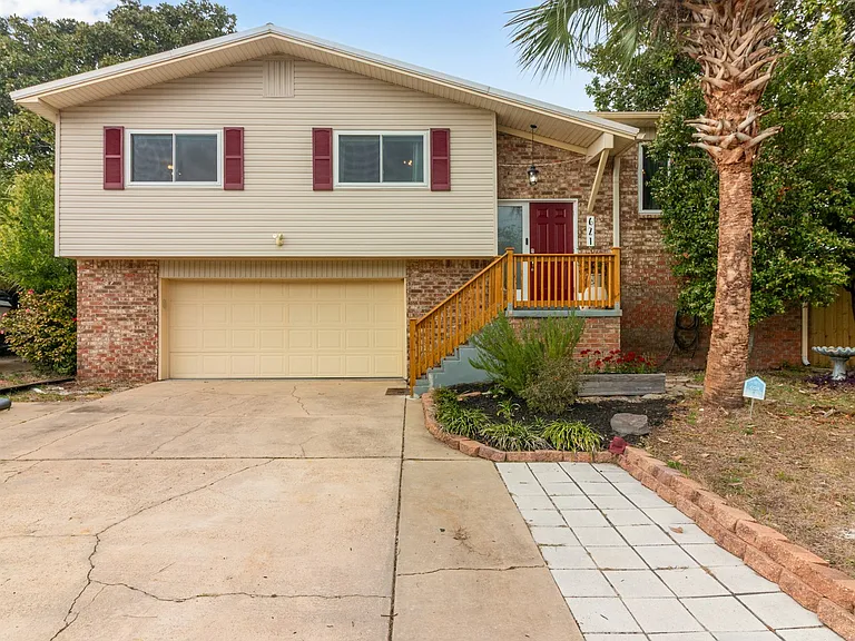 621 Sea Oats Dr — Photo 1
