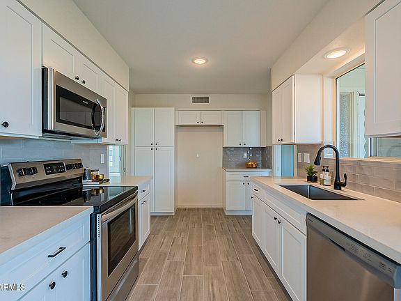 4th image of 10815 W PEORIA Avenue