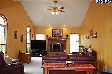 3rd image of 60 Kingston Dr