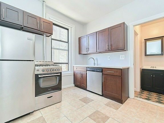4th image of 337 E 95th St #2L