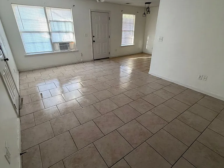 10-12 Jessie Head Dr NW — Photo 6