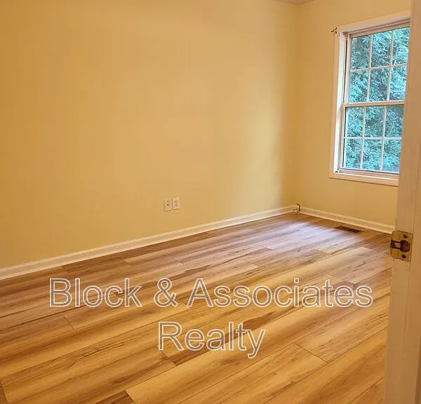 1228 Winslow Ave — Photo 8