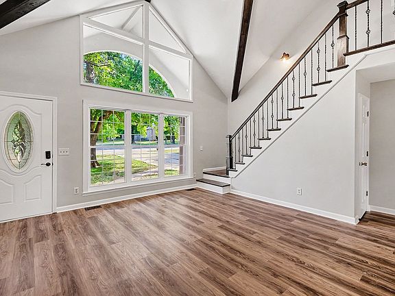 3rd image of 110 Brookfield Ct