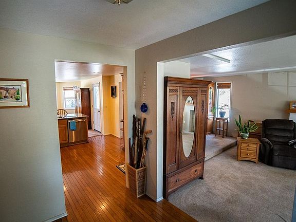 3rd image of 1365 Green Park Dr