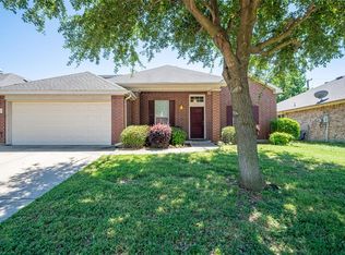 831 Ridgecrest Rd, Grand Prairie, TX 75052