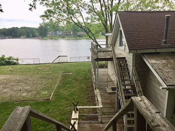 2nd image of 158 Lake St