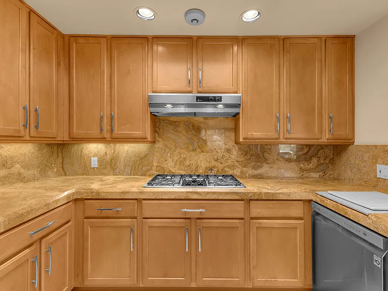 24 Columbia Dr — Photo 36