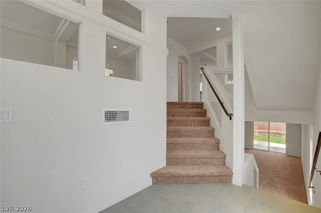 5 bed, 3.5 bath, 3065 sqft, $2,725 — Photo 4