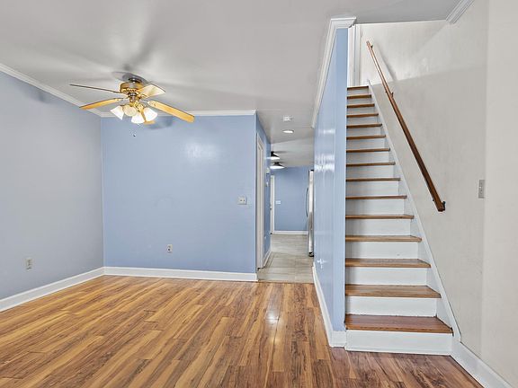 4th image of 129 Hoerner St