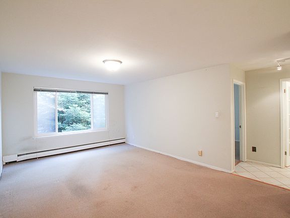 4th image of 1737 Jackson St APT 204