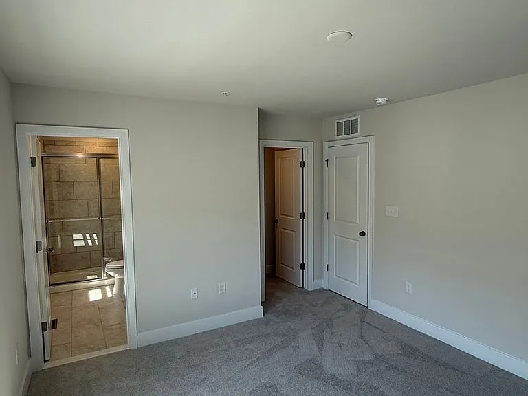 2104 Winterberry Ln — Photo 8