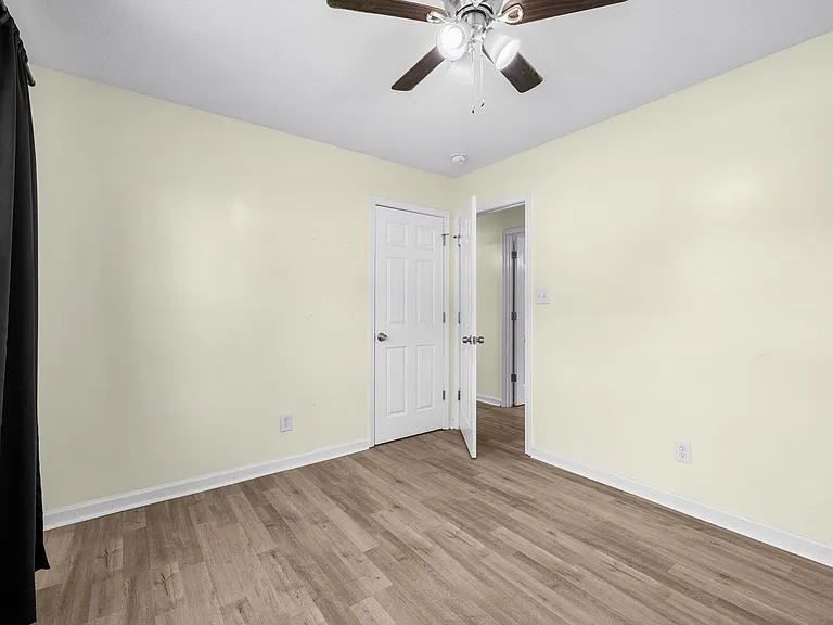103 Oakwood Ct — Photo 12