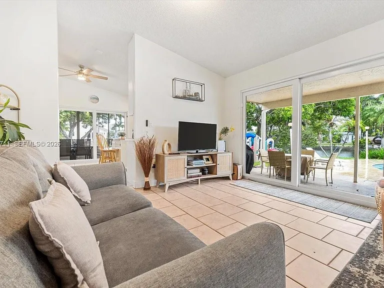 2650 Scott St — Photo 10
