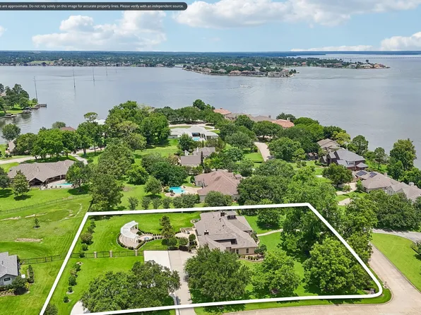 118 Waterfront Dr, Montgomery, TX 77356