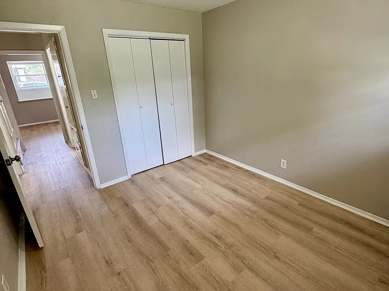6000 Lindy Ln — Photo 11