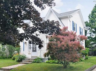 27 Mayfair Rd, Warwick, RI 02888