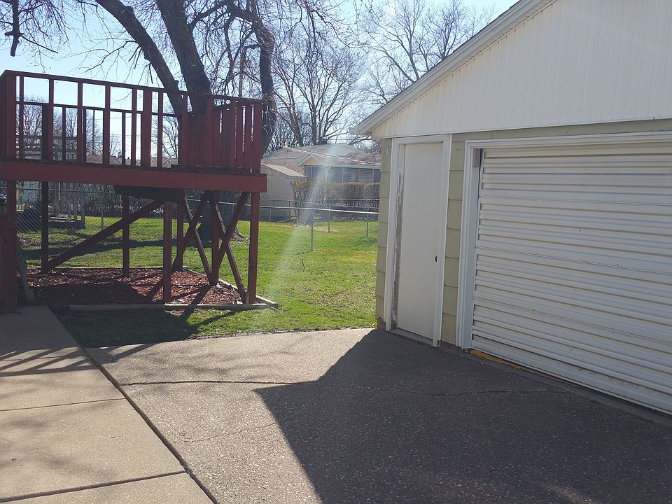 2nd image of 1921 W 70th St